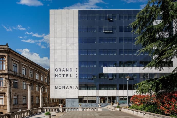 Grand Hotel Bonavia, Primary image