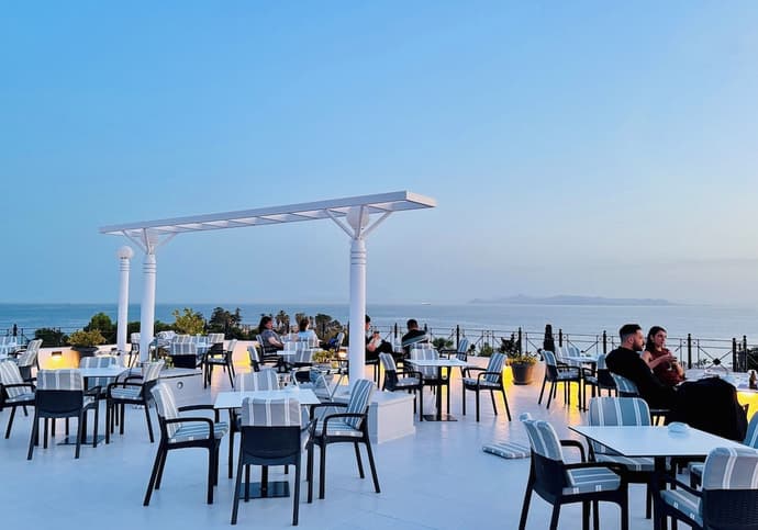 London Hotel, Primary image