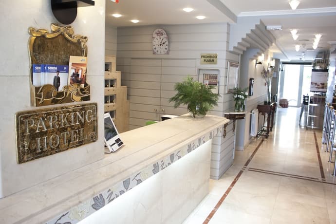 Hotel María Luisa, Primary image