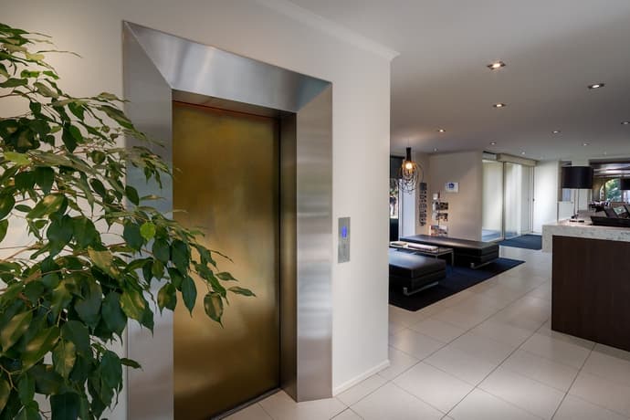 Best Western Plus Travel Inn Hotel, Lobby