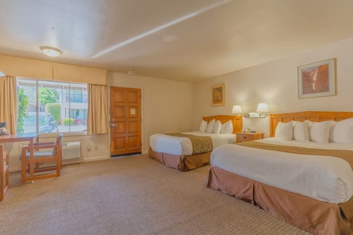 Mariposa Lodge, Primary image