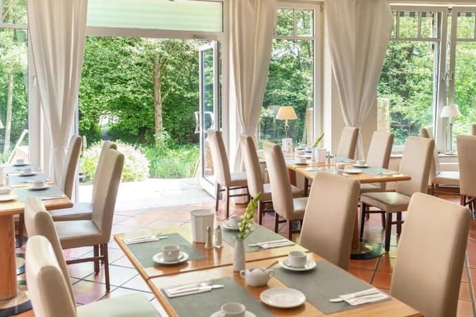 Luebecker Hof, Primary image