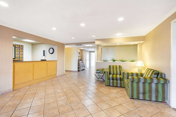 La Quinta Inn & Suites by Wyndham El Paso East, Lobby
