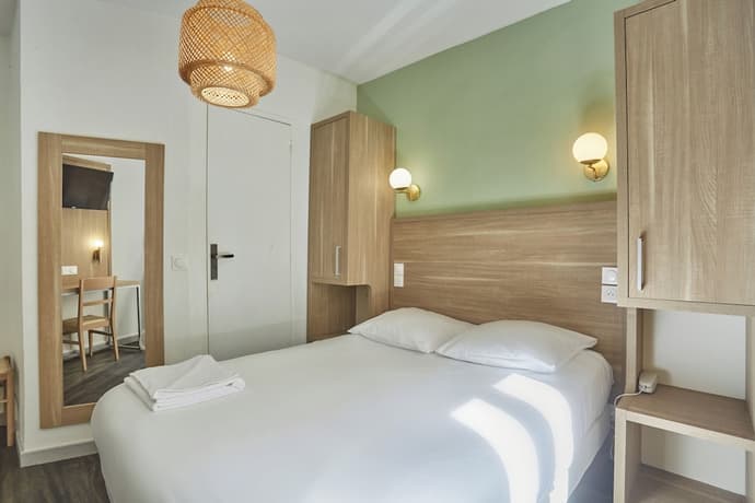 Merryl Hotel, Primary image