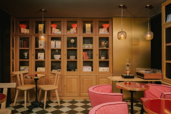 La Dépendance, Primary image