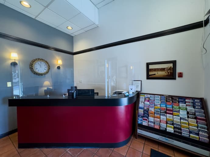 Met Hotel, Primary image