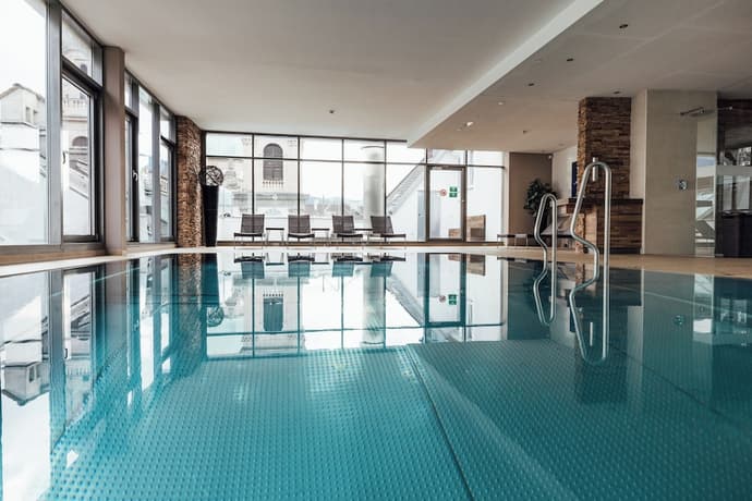 Grauer Bär, Primary image