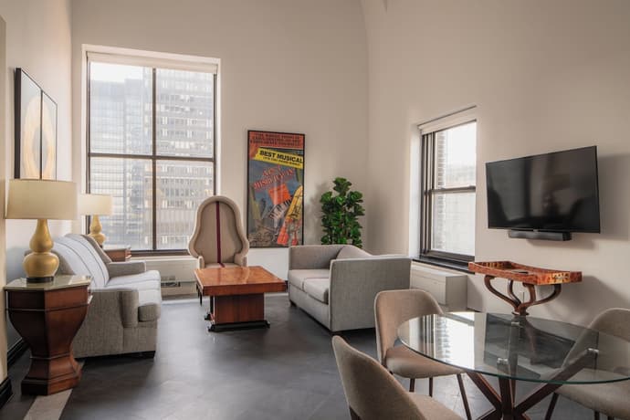 The Manhattan Club, Primary image