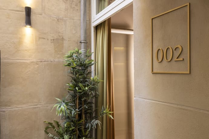 Hôtel Elixir, Interior entrance