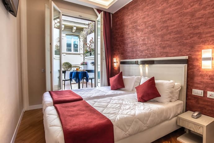 Hotel Memphis, Primary image