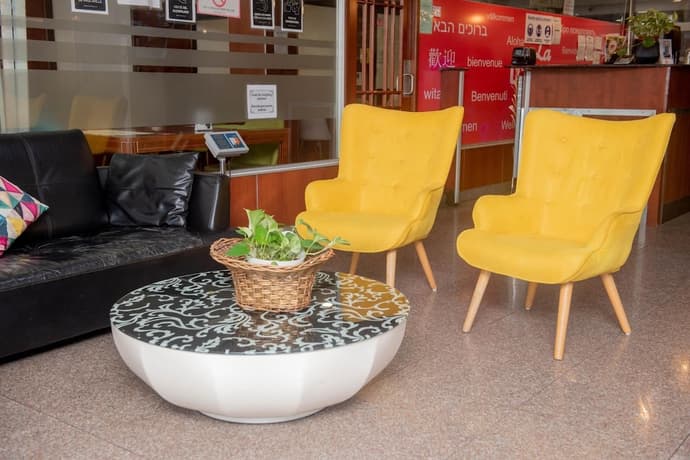 La Cresta Inn, Lobby