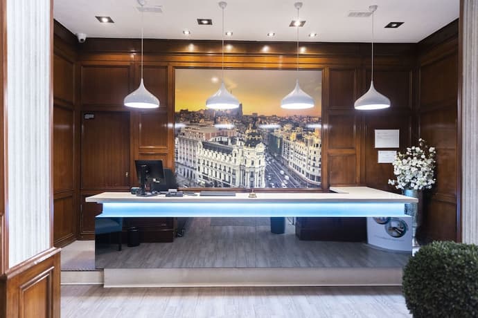 Hotel Serrano, Reception