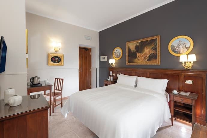 Hotel des Artistes, Primary image