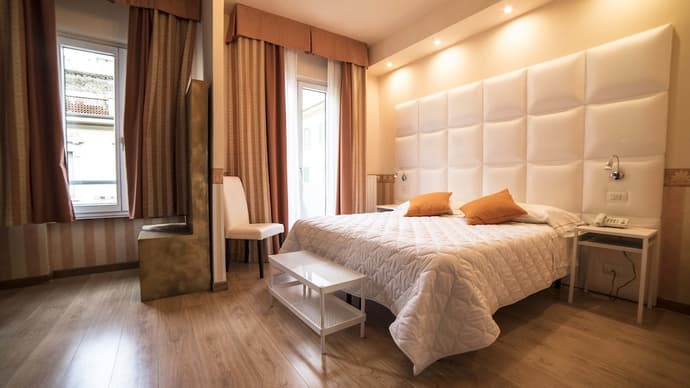 Hotel Jane, Primary image