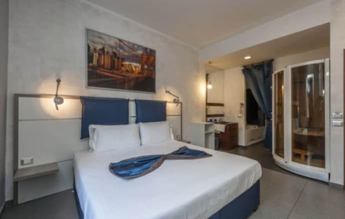 Hotel California, Primary image