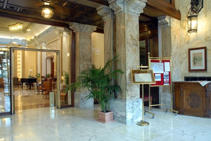 Grand Hotel Savoia, Lobby