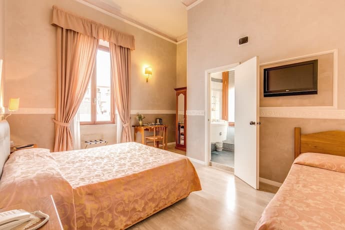 Hotel Martini, Primary image