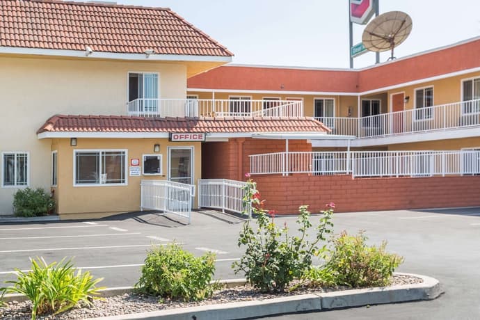 Super 8 by Wyndham Azusa, Primary image