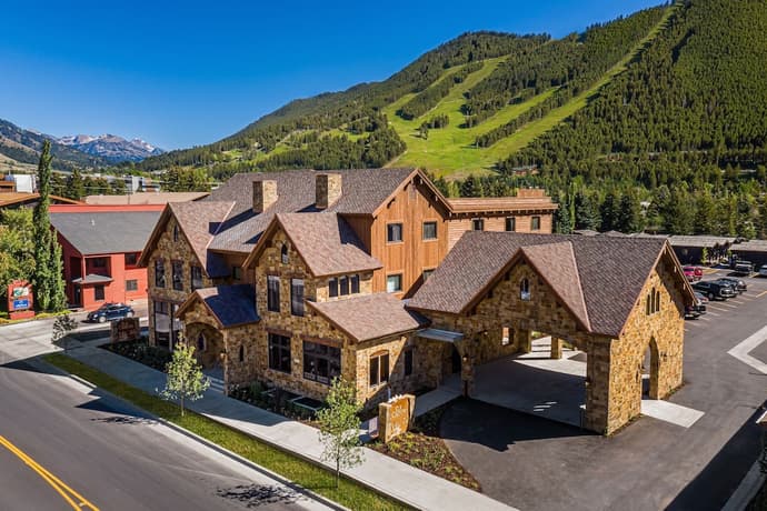 Elk Country Inn, Primary image