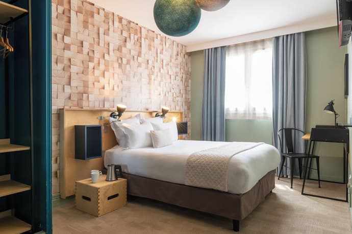 Hôtel Bootcamp, Primary image