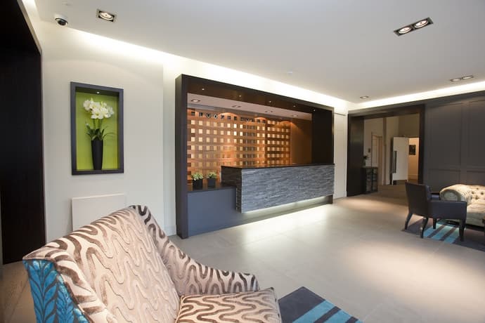 The Lodge Hotel - Putney, Interior entrance