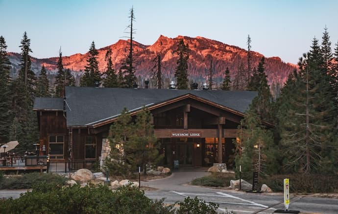 Wuksachi Lodge, Primary image