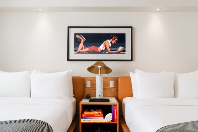 Short Stories Hotel, Primary image