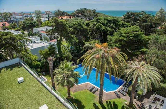 Hotel Lido, Primary image