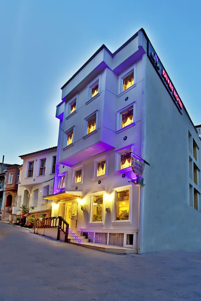 Divas Hotel, Primary image