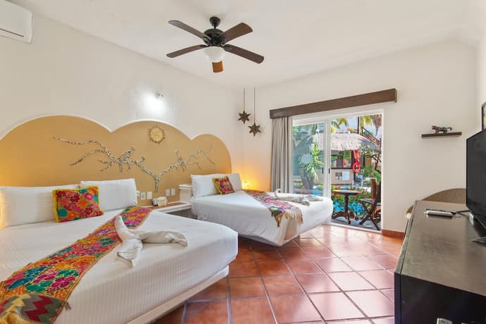 Riviera del Sol, Primary image