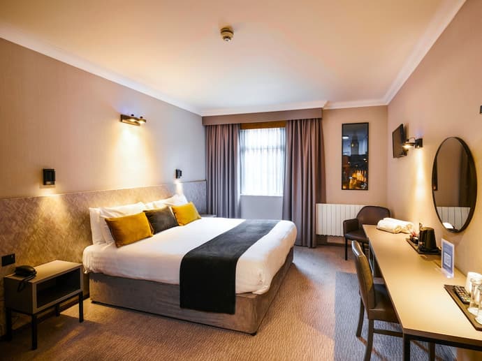 The Royal Toby Hotel, Primary image