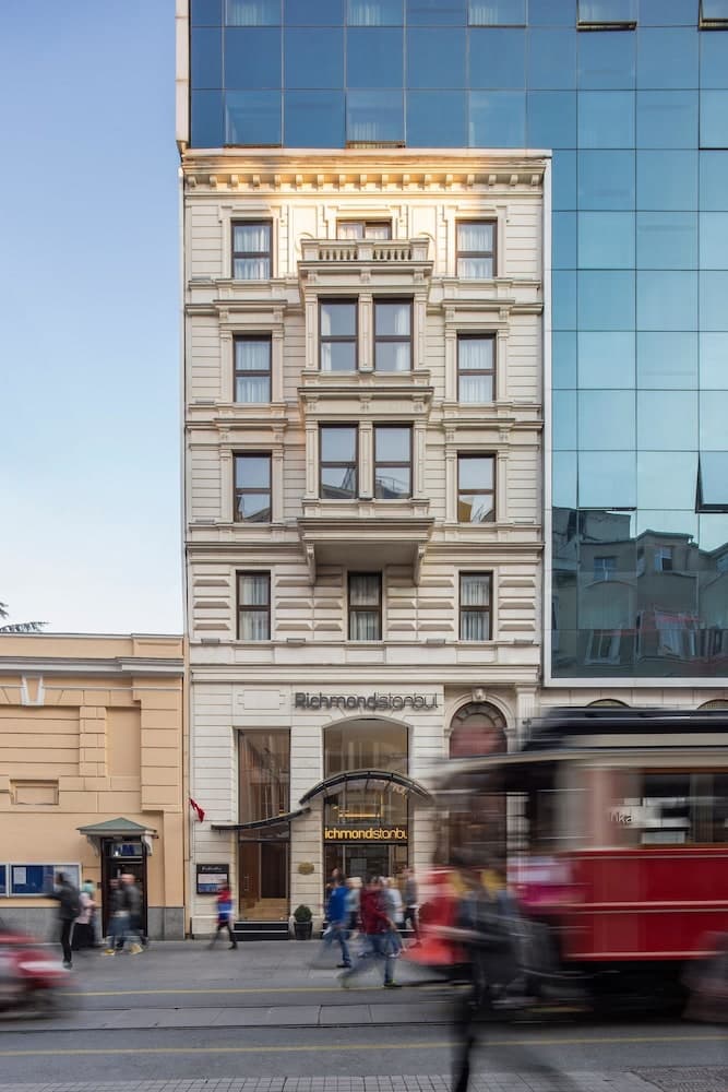 Richmond Istanbul, Primary image