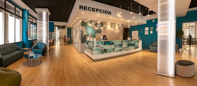 Hotel Olympus, Primary image