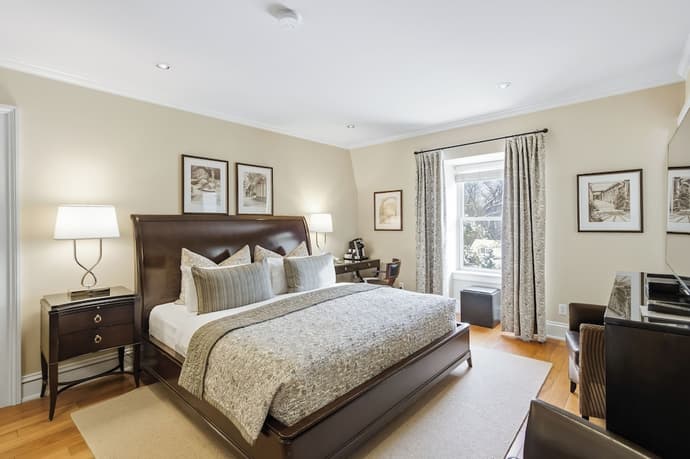 Oban Inn, Primary image