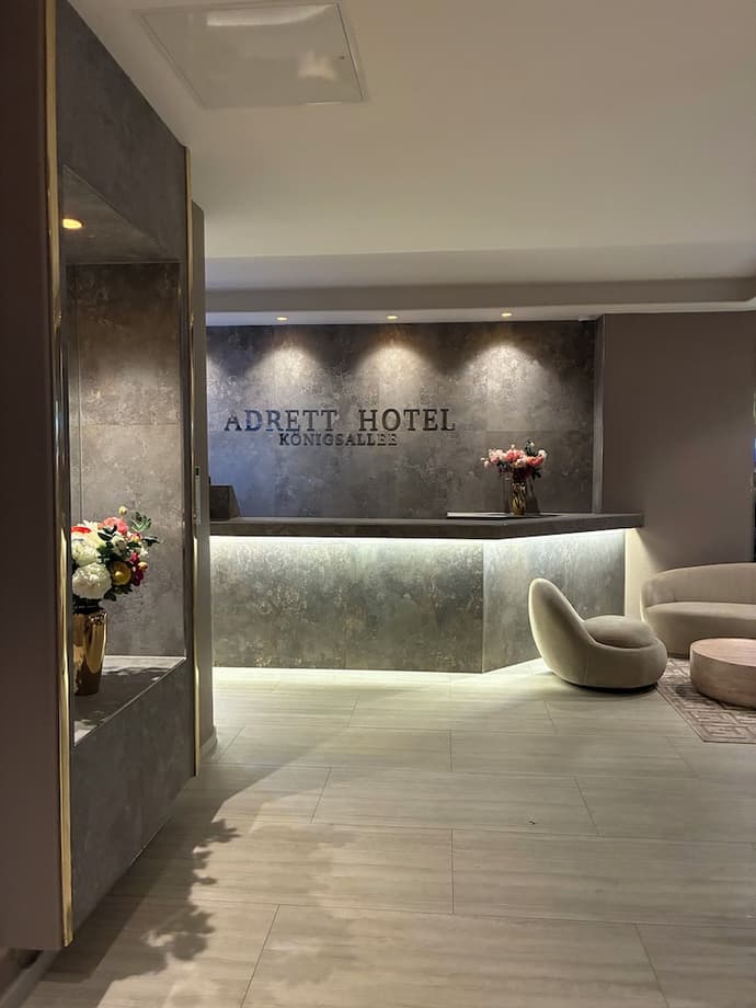 Monopol Hotel, Primary image