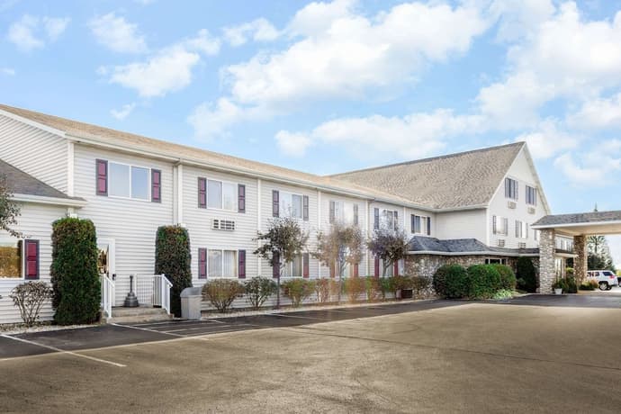 Super 8 by Wyndham St. Ignace, Primary image