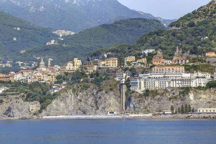 Lloyd's Baia Hotel, Primary image