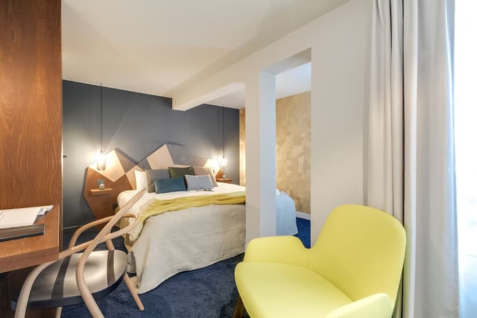 Wit Hotel, Primary image