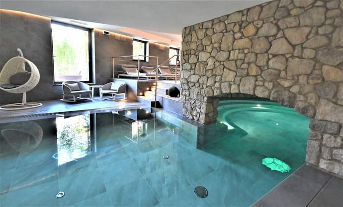 Hotel Metropole, Primary image