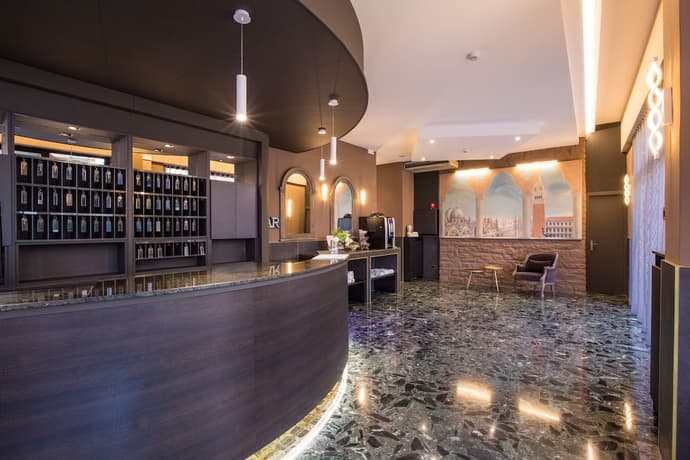 Hotel Ariston, Primary image