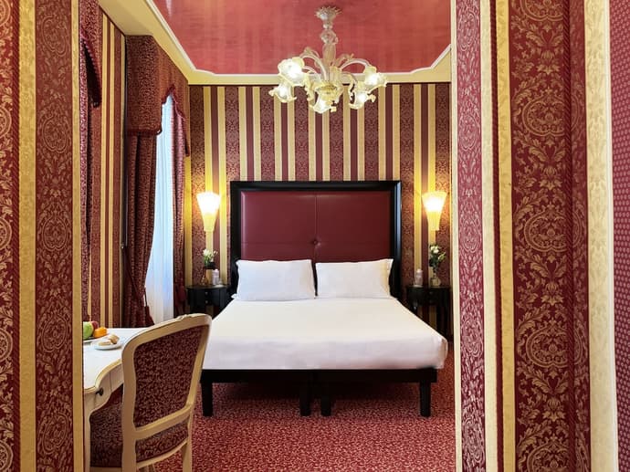 Hotel Alcyone, Primary image