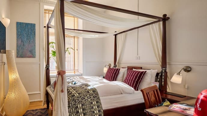 66 Guldsmeden, Primary image