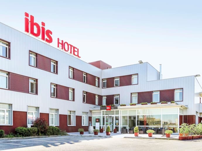 ibis Irun, Primary image