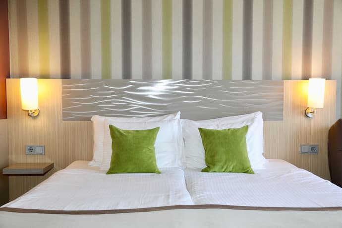 New Orly, Primary image