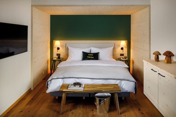 Hotel Sport, Primary image