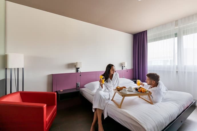 Hotel Les Nations, Primary image