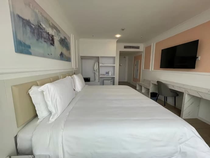 Magnificent International Hotel, Primary image