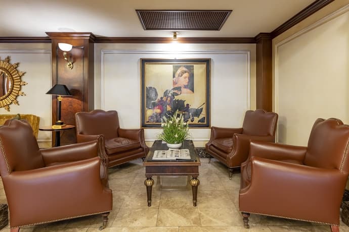 River Château Hotel, Lobby sitting area