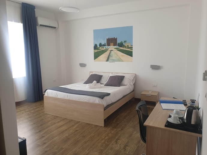 Hotel Elite, Primary image