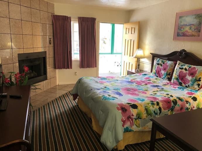 Monterey Pines Inn, Primary image